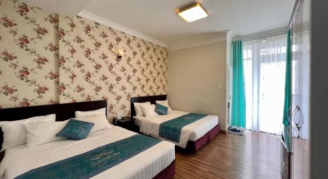 Четырёхместный номер Standard с балконом Dalat Eco Hotel