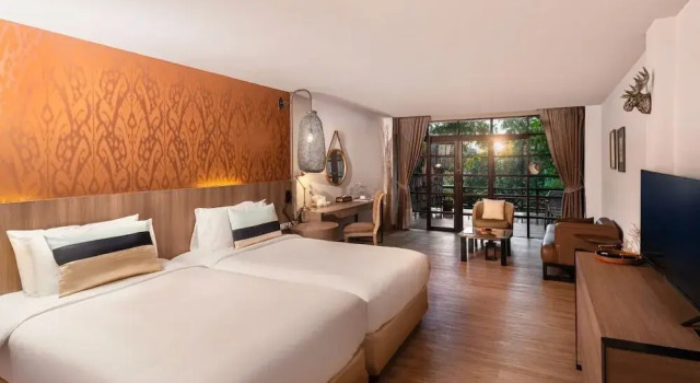 Люкс с балконом и с видом на горы Issara Boutique Winery Hotel