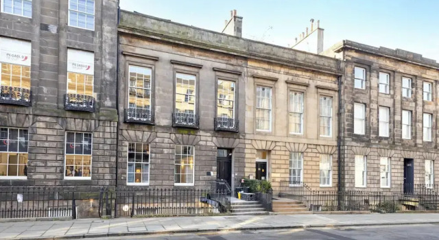 JOIVY 3BR Flat in Haymarket with Free Parking, Забронировать Апартаменты/квартира Апартаменты Эдинбурга, рядом с Scottish Widows Bank Plc, Апартаменты/квартира
