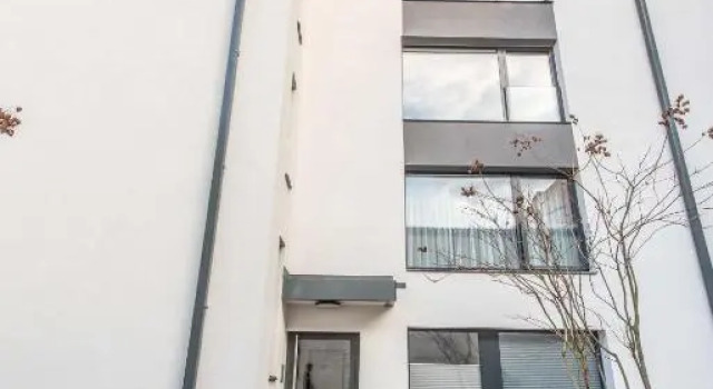 Quiet & new apartment near city center with garage