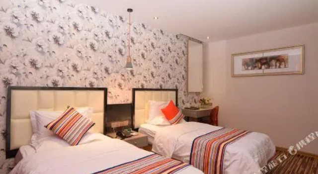 Plateau Impression Hotel (Xining Dongguan Dasi Mojia Street)
