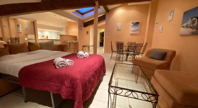 Cannes Holiday Suites