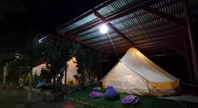Кровать в общем номере Glamping Alona