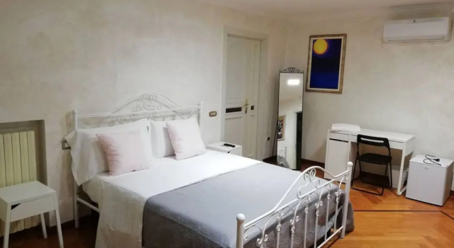 Naples Dome Suites, Забронировать Отель Отели Неаполя с парковкой, рядом с Кафедральный собор Неаполя, Парковка
