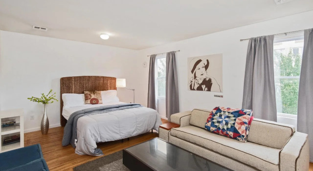 Racpanos Modern Stay on Forrest Street