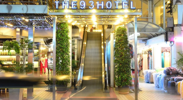 Кровать в общем номере The 93 Hotel