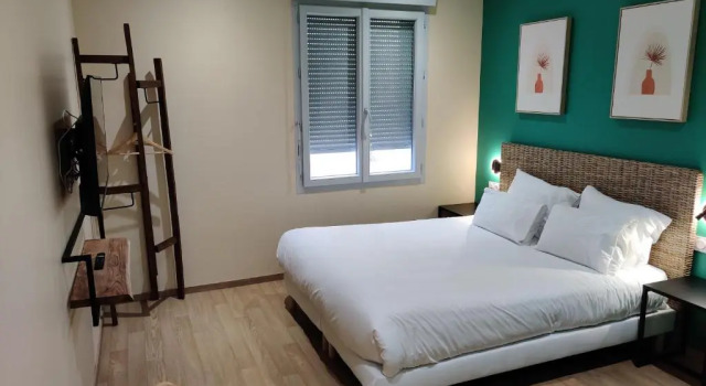 Hôtel de la Tour, Rezervovat Hotel La Tour-du-Pin Isère
