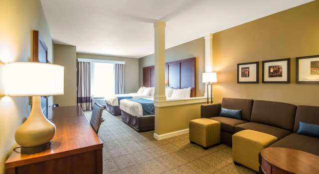 Четырёхместный люкс Comfort Suites Dodge City