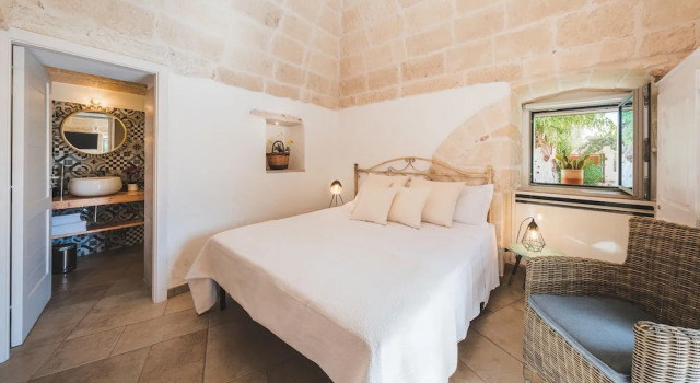 TRULLI BIANCAPETRA 8&2, Emma Villas, Book Villa Hotels in Murgia with Parking, Parking