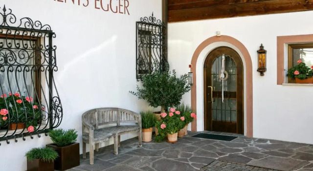 Egger Apartments