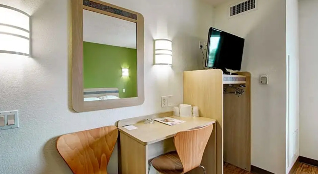 Номер Standard Super 8 by Wyndham Aurora East