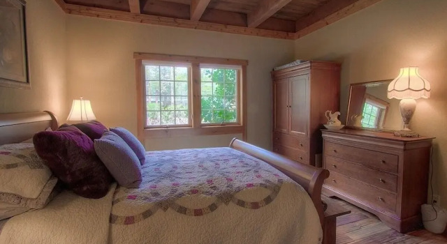 Third Creek Comfort 2 Bedroom Townhouse by RedAwning