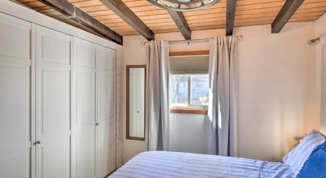 Walk to Water: Lake Winnipesaukee Home w/ Hot Tub, Prenota Casa vacanze Moultonborough New Hampshire