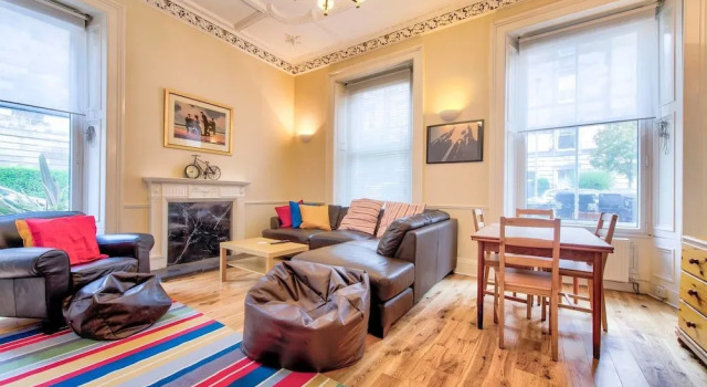 Intriguing 4-bedroom Main Door Apt Near Old Town
