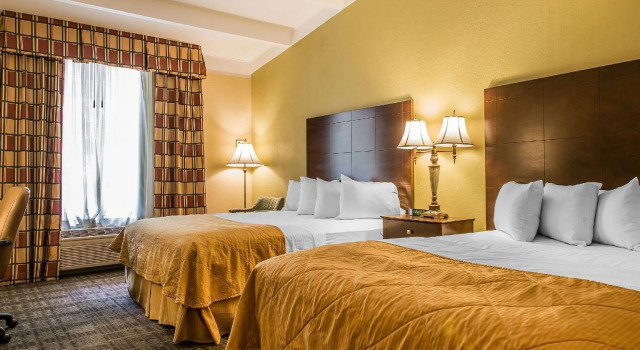 Четырёхместный номер Standard Hamden Hotel and Suites – Hamden New Haven