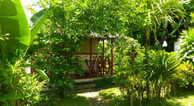 Бунгало с видом на сад Lakana Hotel