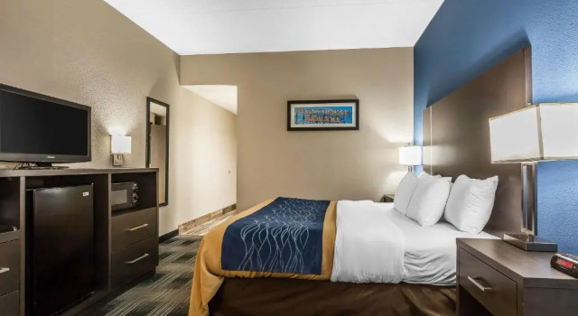 Номер Standard Comfort Inn Cleveland Airport