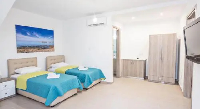 Beautiful 5 Star Holiday Villa in a Prime Location in Protaras, Book Early To Secure Your Dates, Protaras Villa 1250, Boek Villa Hotels in Protaras met parkeren, in de buurt van Neolithic Settlement, Parkeren