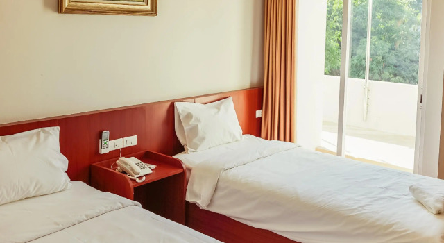 Двухместный номер Standard с балконом Douangpraseuth Hotel