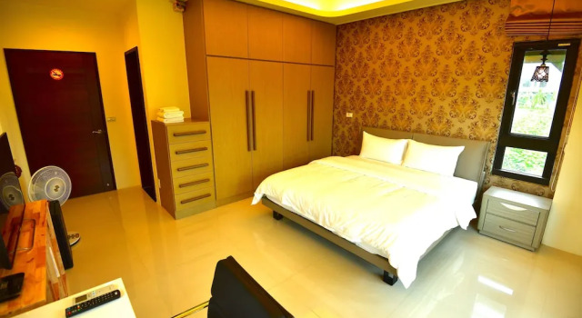 Четырёхместный номер Standard с балконом и с видом на сад Hualien Fengmian B&B
