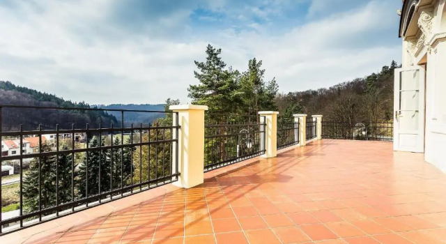 Zámek Křtiny, Reserva ahora Hotel Křtiny Karst de Moravia