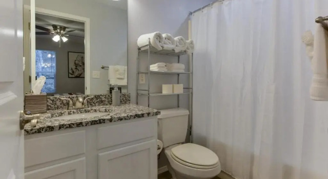 Кровать в общем номере с 6 комнатами GlamRus Digs