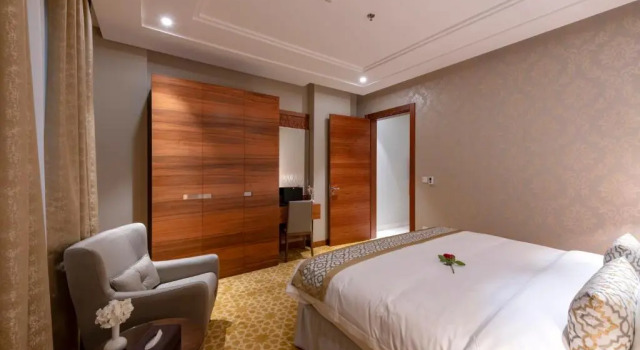 Полулюкс Taj Jeddah