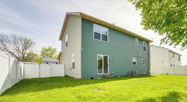 Spacious Champaign Home By University of Illinois!, Забронировать Отель Отели Иллинойс 3 звезды, 3*