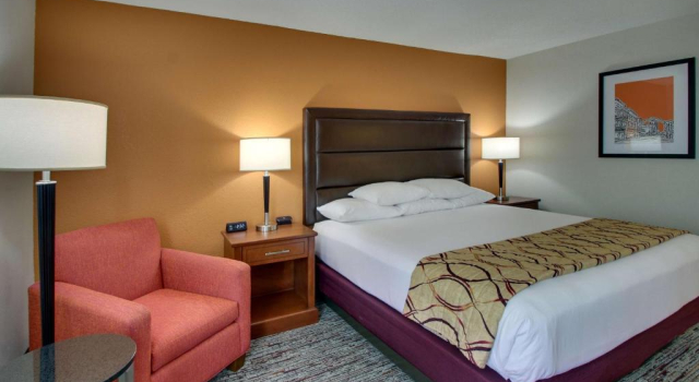 Номер Superior Drury Inn & Suites Evansville East