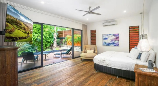 Belle Escapes 58 Ocean Dr Luxury Home Palm Cove, Забронировать Отель Отели Cairns Beaches с парковкой, Парковка