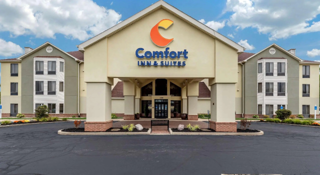 Кровать в общем номере Comfort Inn & Suites Warsaw near US-30