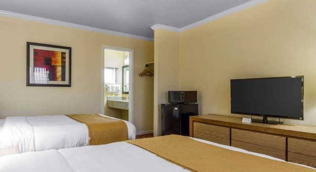 Четырёхместный номер Standard Quality Inn Ukiah