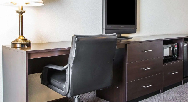 Четырёхместный номер Standard Sleep Inn & Suites Wisconsin Rapids