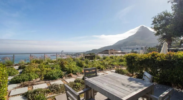 Апартаменты Camps Bay One Bedroom Apartment - Luxury Stay With sea View!