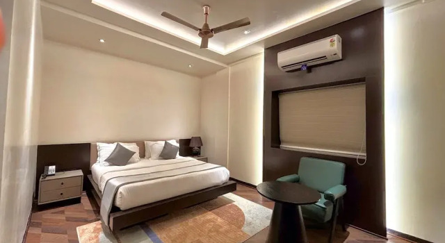 Номер Deluxe The Long D Hotel Surat Airport Rd