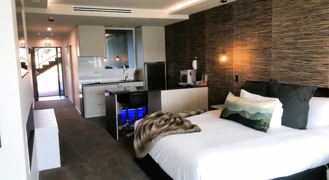 Двухместный люкс Premier с балконом и с видом на озеро Fiordland Lakeview Motel and Apartments