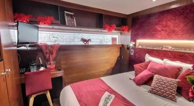 Люкс VIP Paris Yacht Hôtel & Spa