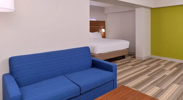 Номер Deluxe Holiday Inn Express & Suites Raleigh NE - Medical Ctr Area by IHG