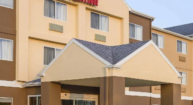 Четырёхместный номер Standard Fairfield Inn & Suites Holland