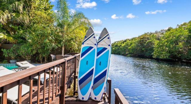 Коттедж Backyard Oasis Waterfront Pool Paddle Board