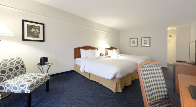 Двухместный номер Standard с балконом Toronto Don Valley Hotel and Suites