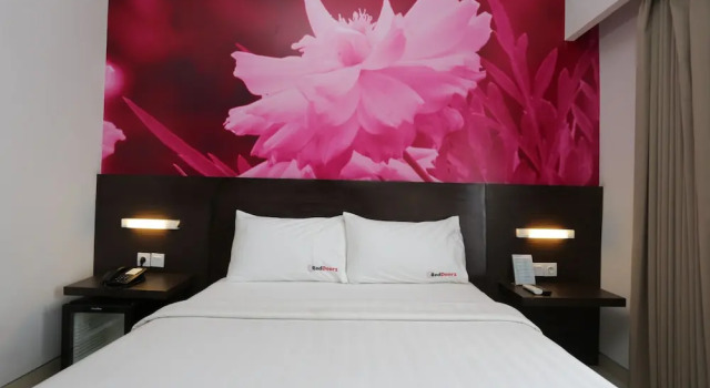 RedDoorz Plus near Mall Bali Galeria 2, Забронировать Отель Денпасар Denpasar Municipality