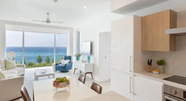 Люкс с красивым видом из окна Azura Bermuda