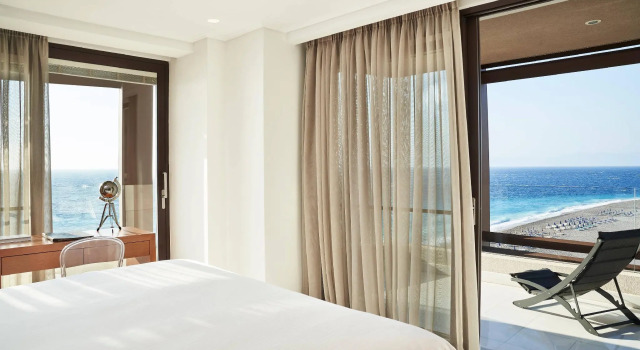 Люкс Premium View с 2 комнатами Bellevue On The Beach Suites