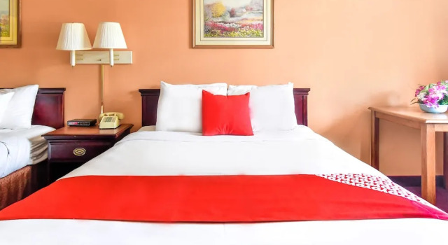 Четырёхместный номер Premium OYO Hotel Tyler Lindale