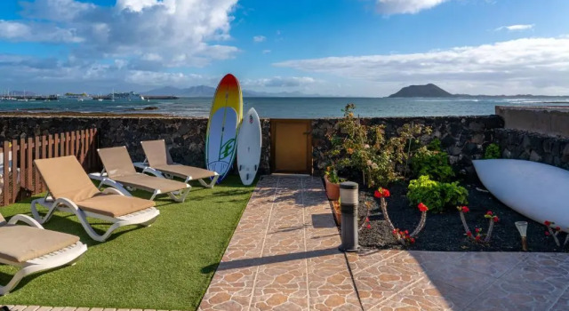 Вилла HolidayVilla Marina 2- Beachfront, Wifi , Sea View by Holidayshome