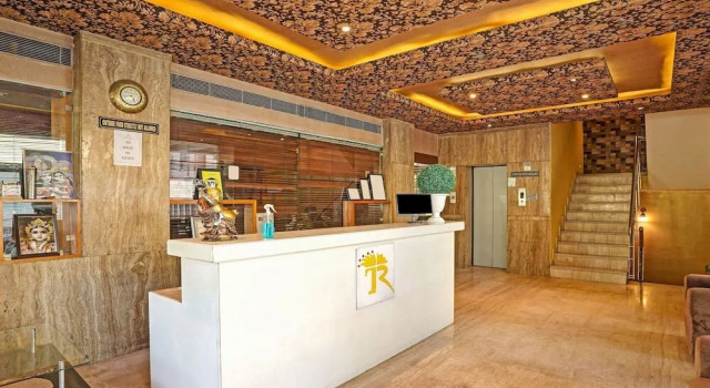 OYO Townhouse O75309 Hotel Royal Cm, Забронировать Отель Отели штата Раджастхана с парковкой, Парковка