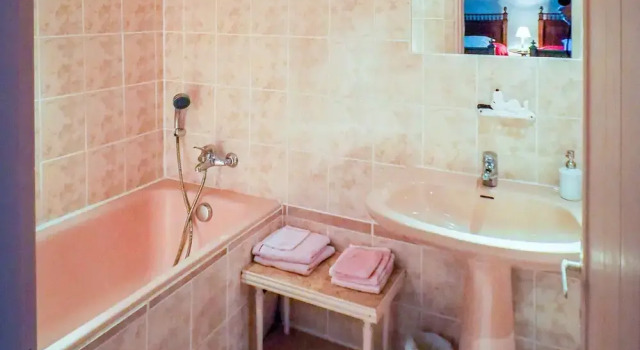 Коттедж Classic с 3 комнатами Holiday Home in Saint-Laurent-de-la-Salle with Pool