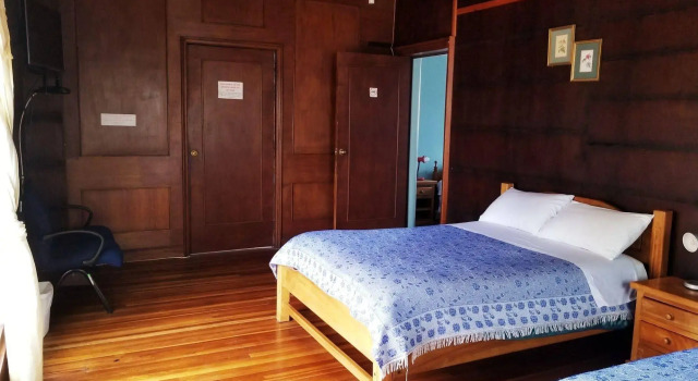 Travellers Inn, Rezerwuj Hotel La Floresta Quito