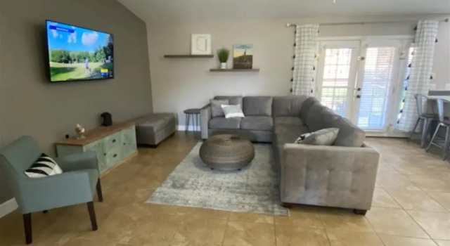 Коттедж Cozy spacious house, pool heater, spa, firepit